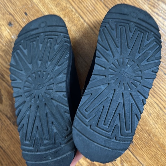 UGG women’s Black Slip-On Tazz platform size 9 - Picture 4 of 8